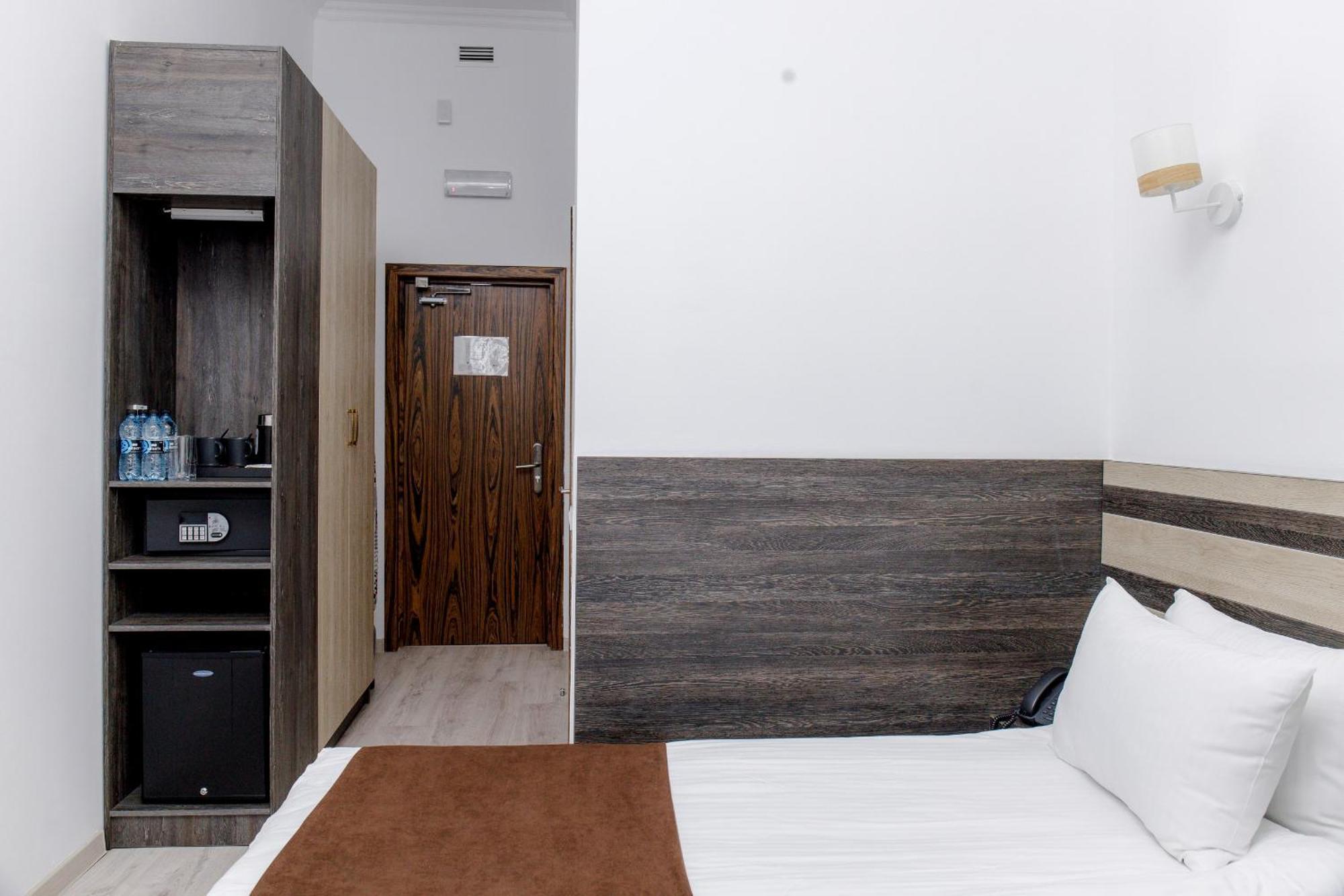 Infinity Plaza Block 1 Hotel Atyrau Exterior photo